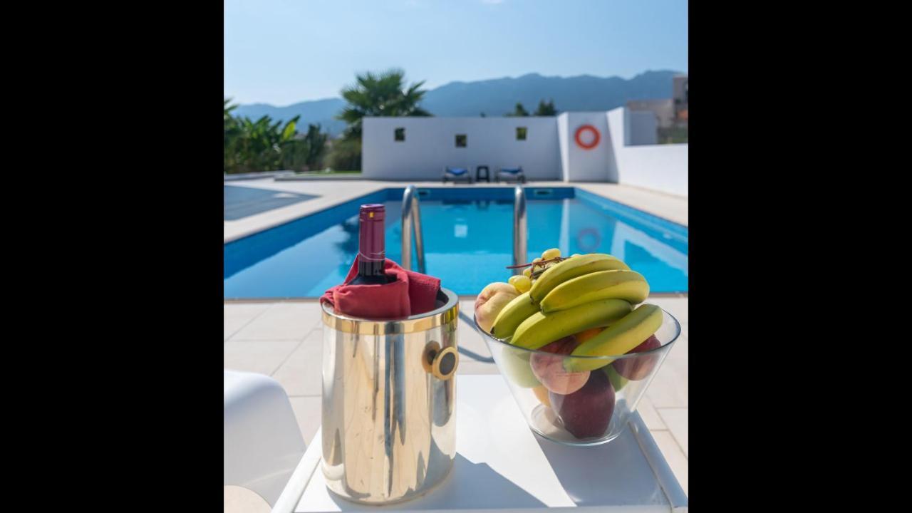 Xenos Villa 6 With A Private Pool Near The Sea Tigaki エクステリア 写真